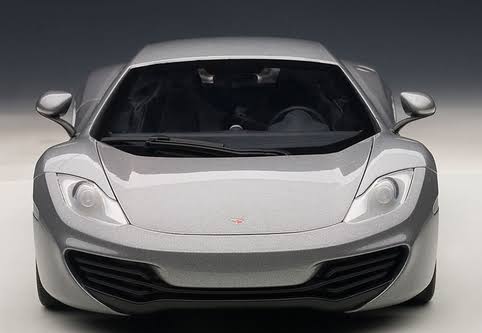 Silver 1:18 Diecast Model Car K257