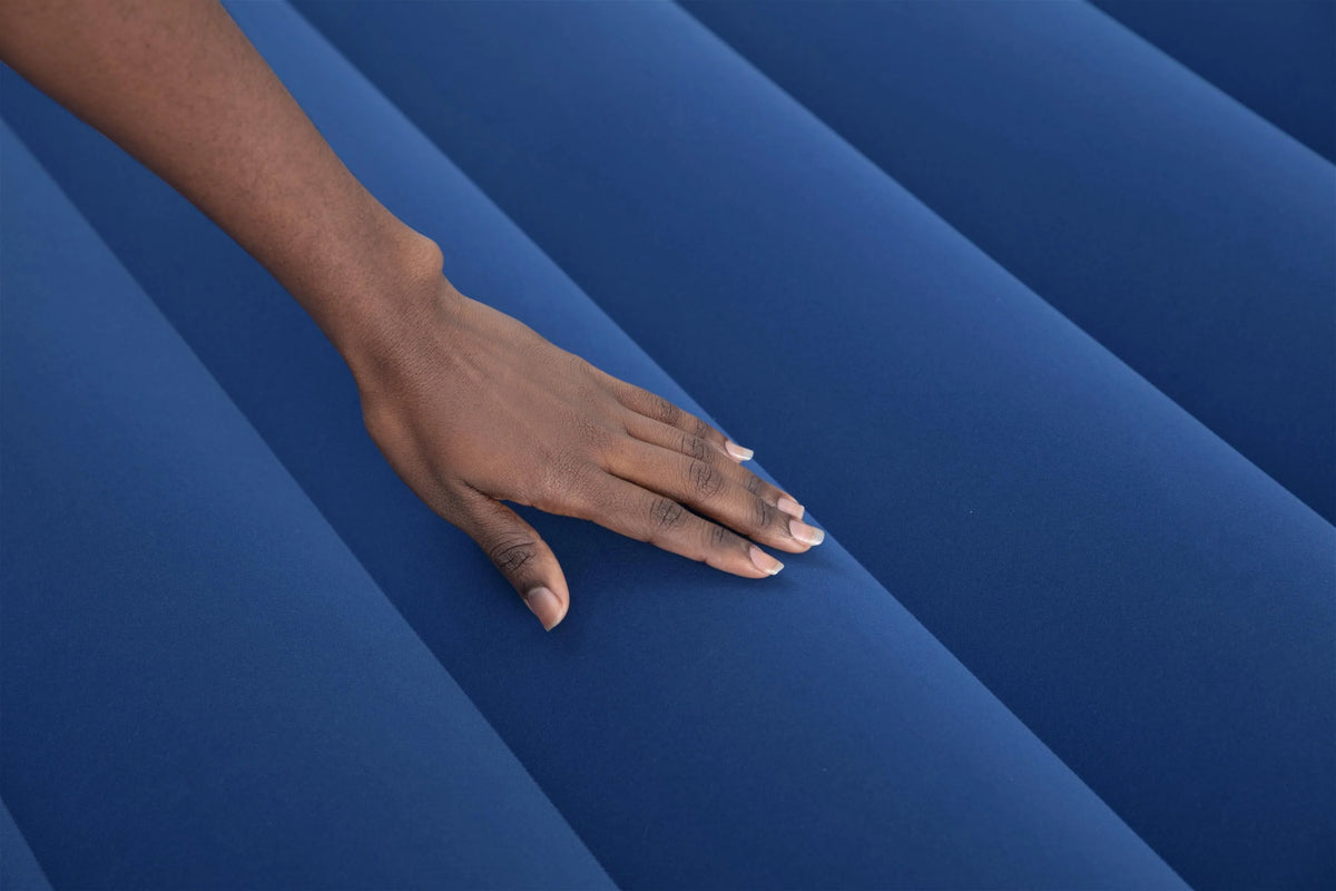 Queen Air Mattress with Built-in Pump C319