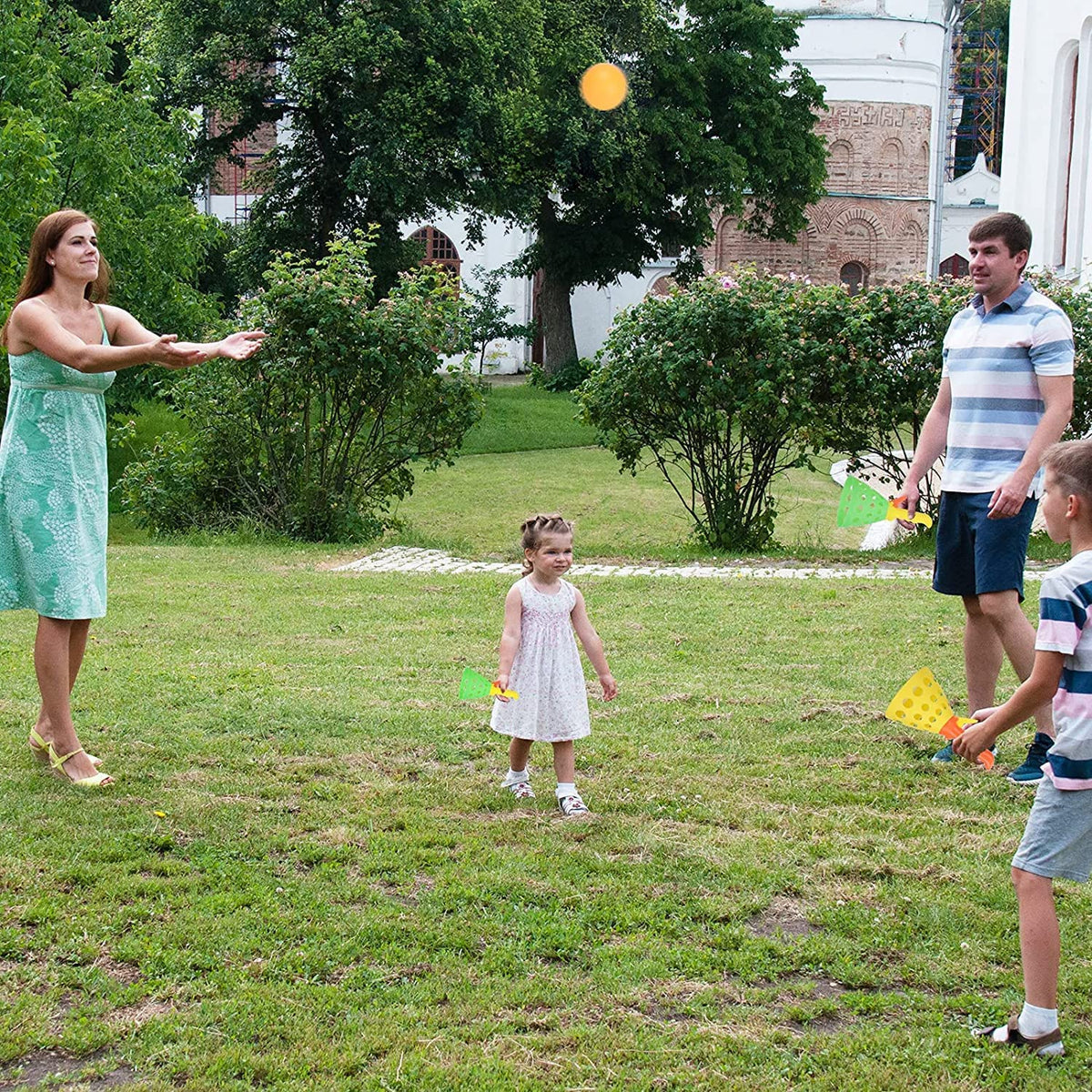 Pop Catch Ball Game with 4 Catch Launcher Baskets and 6 Balls E9741