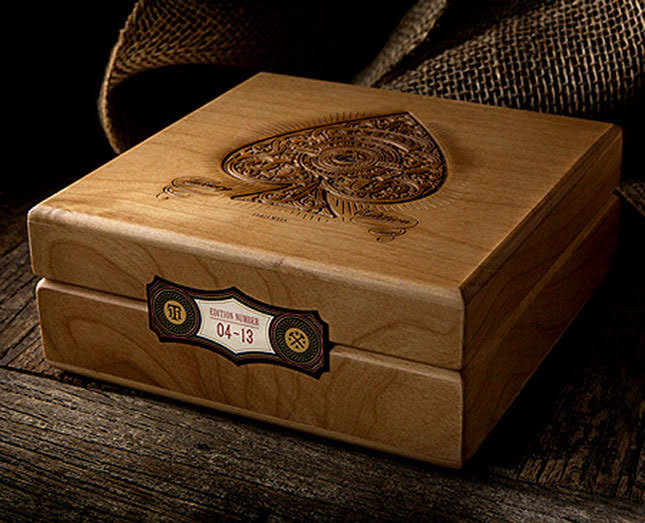Artisan Playing Cards Collectors Box D2809