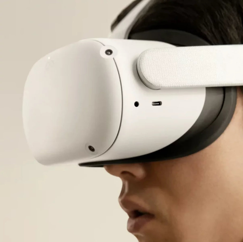 All-In-One VR Headset with Touch Controllers 256GB B772825
