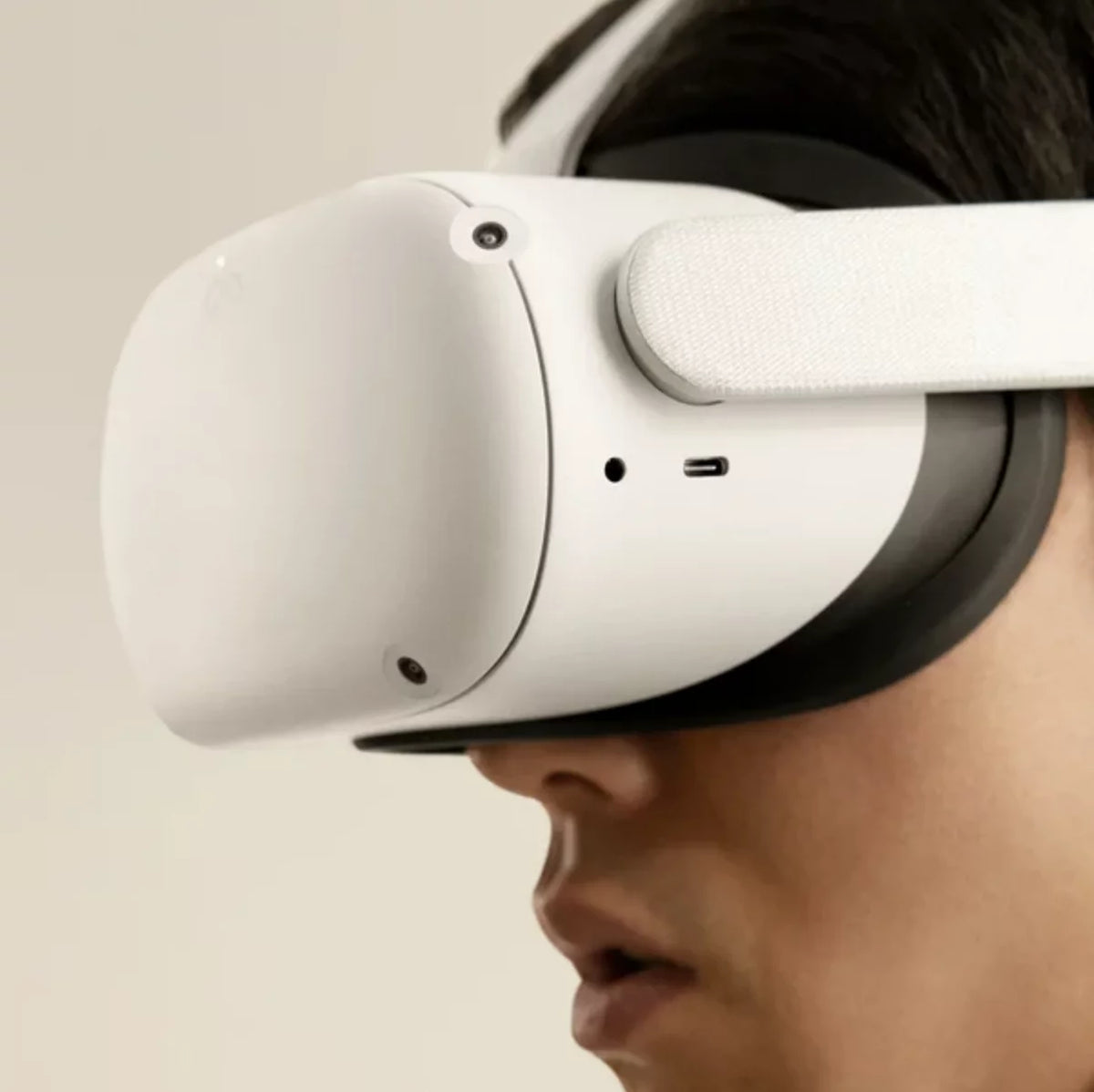 All-In-One VR Headset with Touch Controllers 256GB B772825