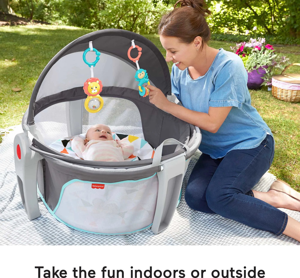 Portable Bassinet and Play Space with Toys D84654