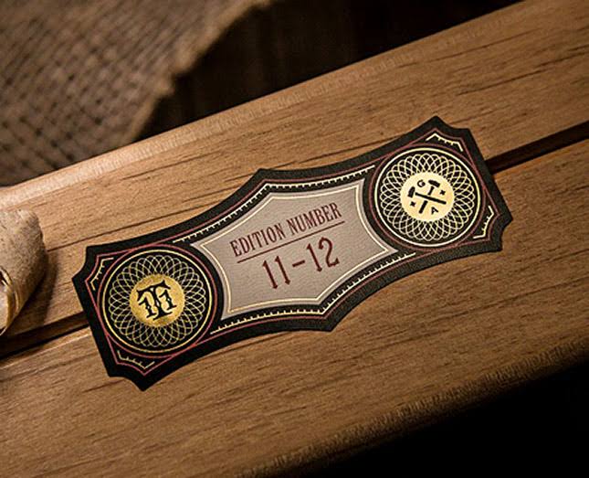 Artisan Playing Cards Collectors Box D2809